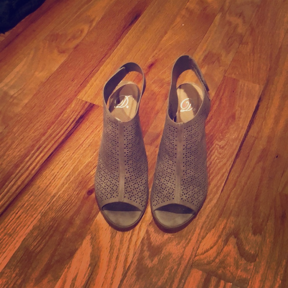 Peep toe booties - Picture 1 of 4